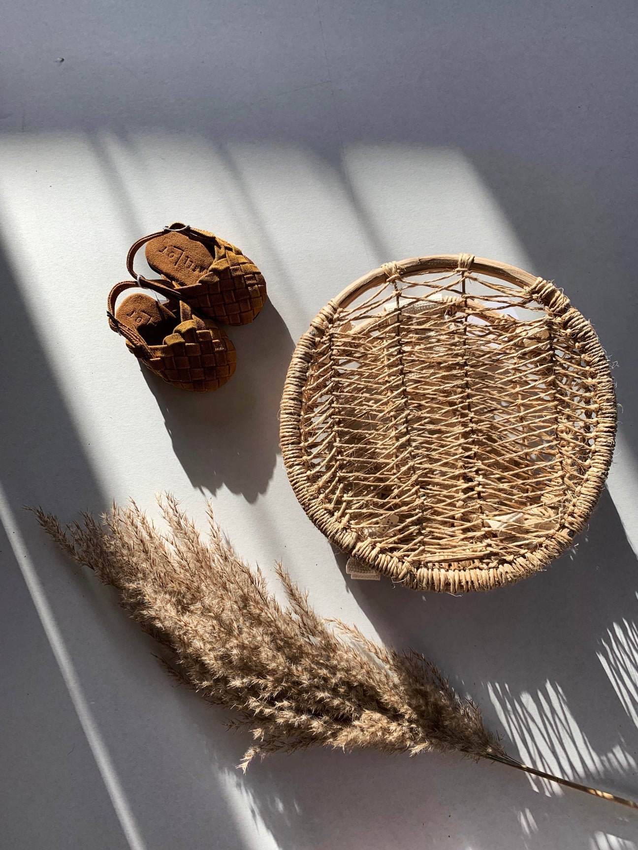 Circular Jonote Wall Basket