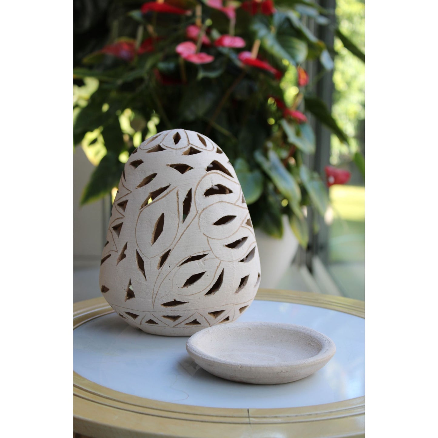 White Clay Egg Table Luminaria Lamp with Base