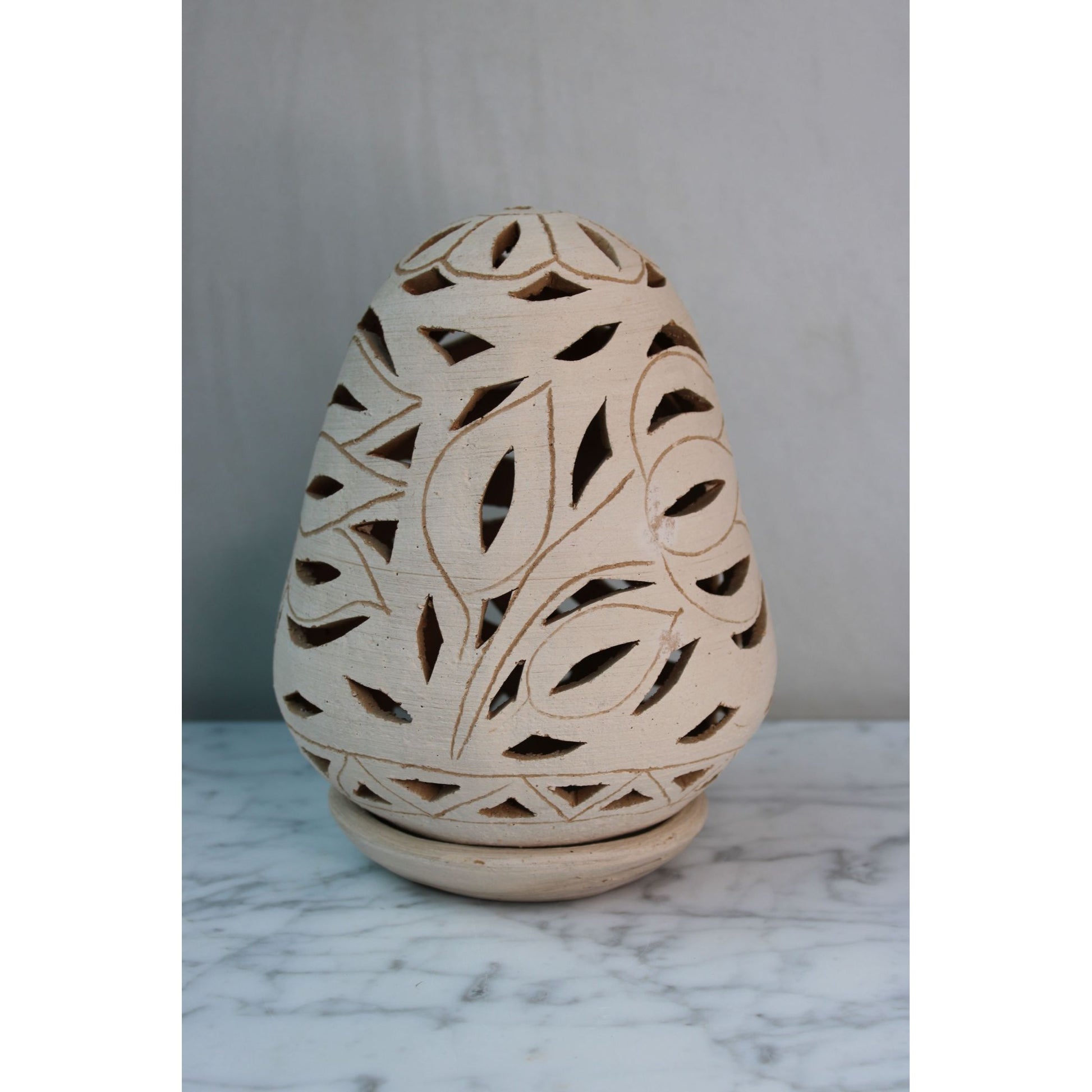White Clay Egg Table Luminaria Lamp with Base