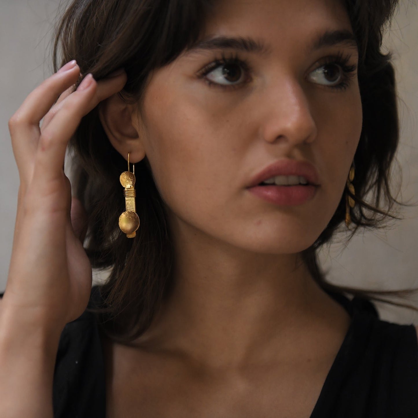 Dólium Geometric Dangle Earrings with Hook Backs