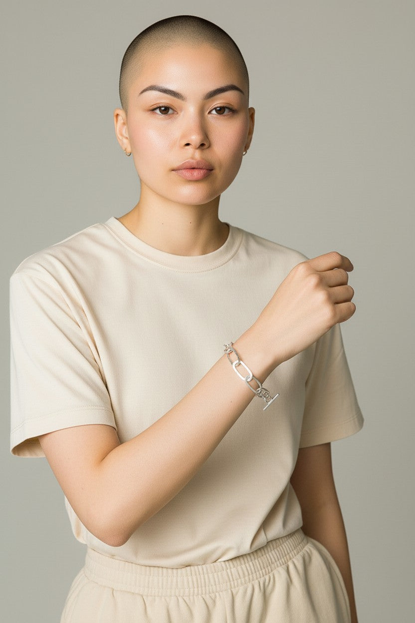 Handcrafted oval link chain bracelet in hammered bronze with gold or silver plating, chunky artisan bracelet with adjustable toggle clasp