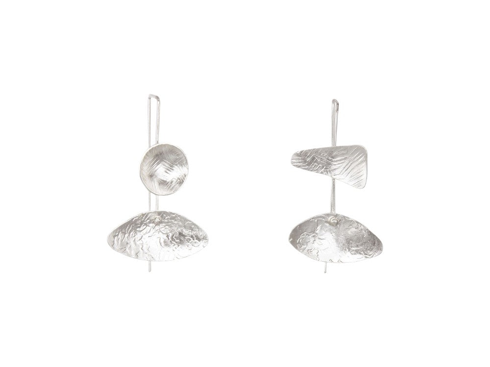 Handcrafted hammered geometric earrings in gold or silver plating – UXA model